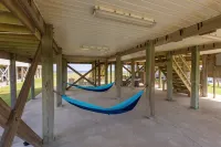 Bayfront Views and Cozy Loft - Charming Family Sanctuary