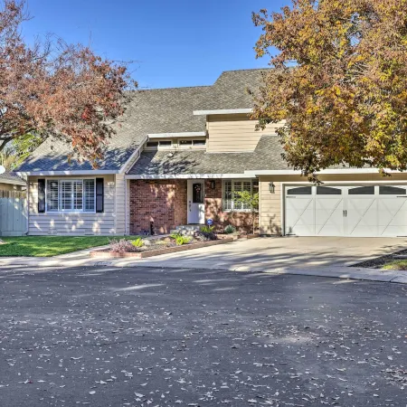 Modesto Home w/ Deck - 2 Mi to Vintage Faire Mall