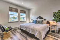 Beach House Right Off 30 A w/ Golf Cart! - Parkering