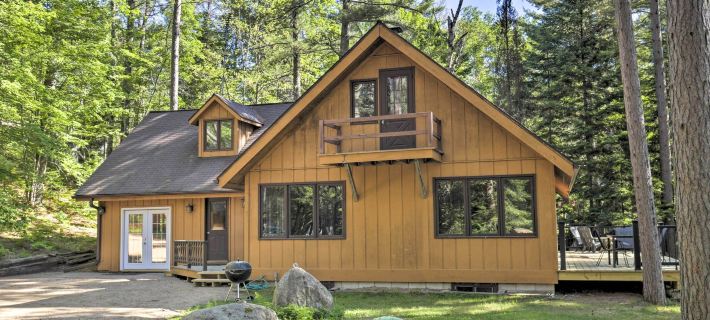 'Deerskin Lodge' w/ Boat Dock & Fire Pit! Hotéis em Vilas County