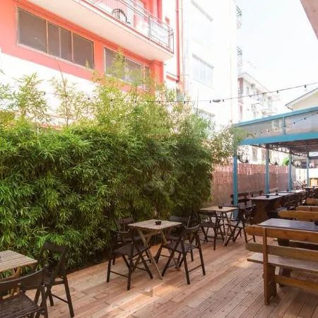 Sunflower Beach Backpacker Hostel & Bar