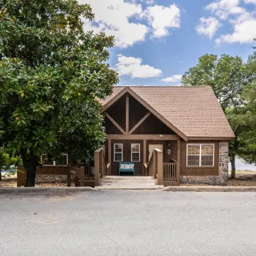 6 Mi to Branson Strip! Lakefront Home with Fireplace