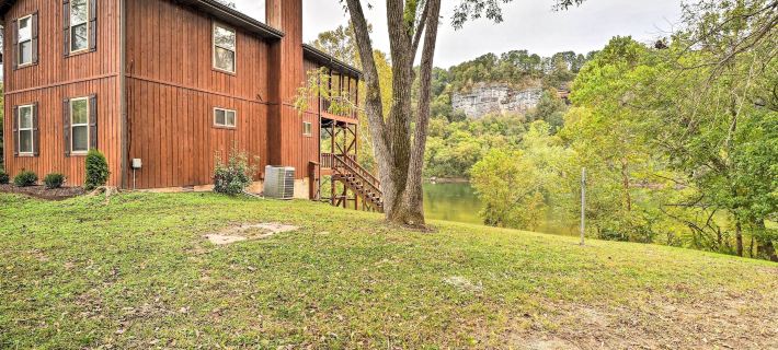 Private Riverfront Home on the White River! Hotels in Baxter County