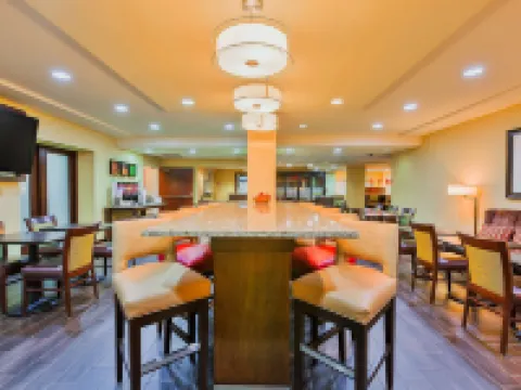 希爾頓歡朋酒店-科尼爾斯 科尼爾斯酒店