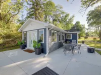Stylish Grass Lake Retreat - Steps to Park! Hotels in Jackson County