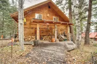 Roots Rustic Retreat Tree-Lined Cabin in McCall - Spa