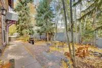Walk to Ski Shuttle! Breckenridge Cabin w/ Hot Tub - Spa