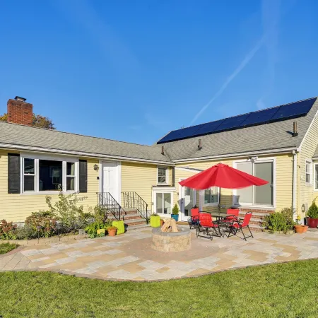 1 Mi to Downtown Salem: Studio w/ Fire Pit Access