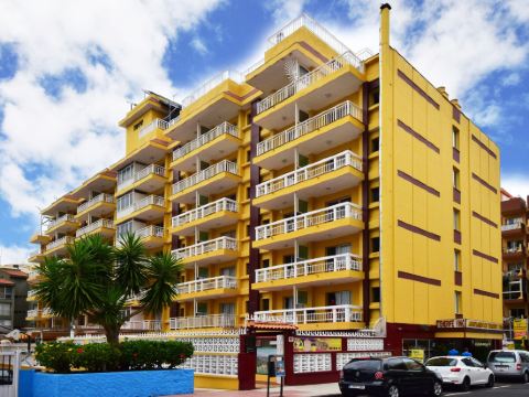 Skyview Hotel by Livvo