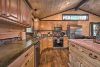 Updated Cabin w/ Fire Pit: 2 Mi to Utv & Hike - 3 tähden