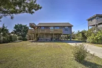 Walk to Bay and Boat Launch Beach House in Avon - Wifi