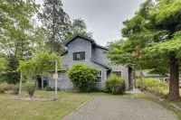 Charming Rockaway Beach House, Walk to Ocean! - 3-Star