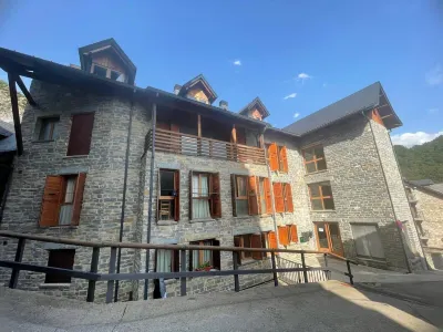 Apartamentos Snö Escarrilla Hotels near Búbal