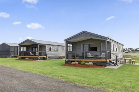 Swan Bay Holiday Park Отели рядом с достопримечательностью «Fort Queenscliff Museum»