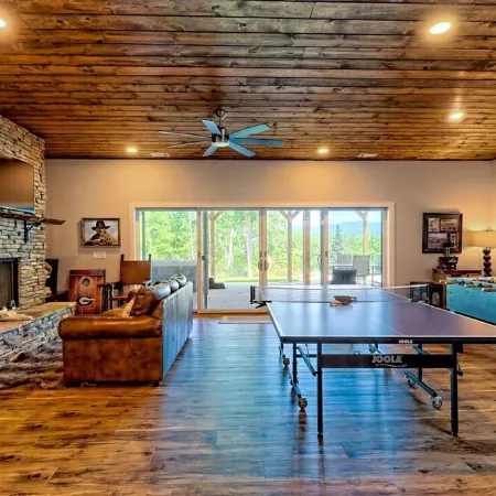 5 All King BRs-Bridesmaid Spa & Glam Suite, Sauna, Chef, 10+ Acres 3 mi. Helen