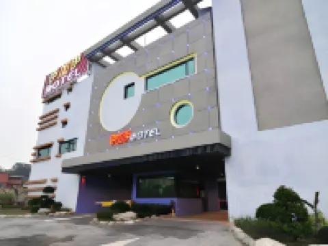 One+One Motel Hotels near Window on World Theme Park