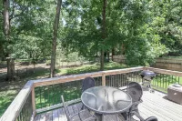 Lake Tillery Area, 4-bedroom house in charming Norwood with WiFi, Deck and AC