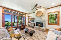 Stunning Lake Views and Hot Tub - Luxurious Mountain Retreat