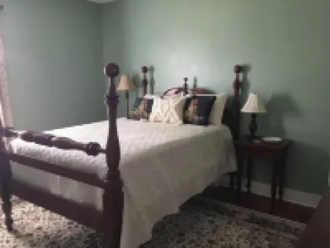 Farmhouse Cottage local Horse farms, Distilleries, Winery Tours, walking trails. Hotels in Woodford County