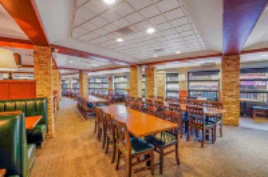 Travelodge by Wyndham Niagara Falls at the Falls