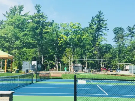 Chic and Cozy Condo Отели в г. Глен Арбор Тауншип