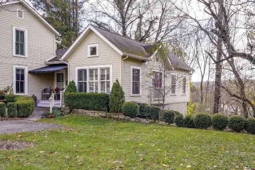 Charming Granville Home w/ Porch - Walk Downtown! -  Appartamenti vacanze