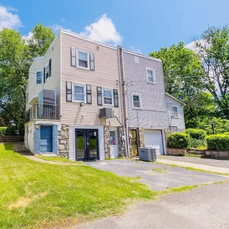 ComfiNook Retreat- 3BR Near PHL Airport + Parking + WiFi + AC