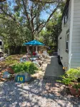A Whimsical Tiny House, Shaded by Oaks and Near Sugar-Sand Beaches and Bay!