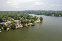 Spacious Lake Hamilton House with Pool and Hot Tub!