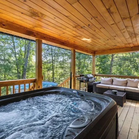 Cliff Haven at Red River Gorge 2-Bedroom Cabin with WiFi, AC, Fire Pit, Hot Tub