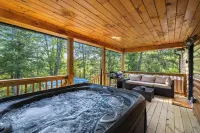 Cliff Haven at Red River Gorge 2-Bedroom Cabin with WiFi, AC, Fire Pit, Hot Tub