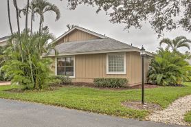 'Sand Dollar' Jenson Beach Home w/ Pool Access!