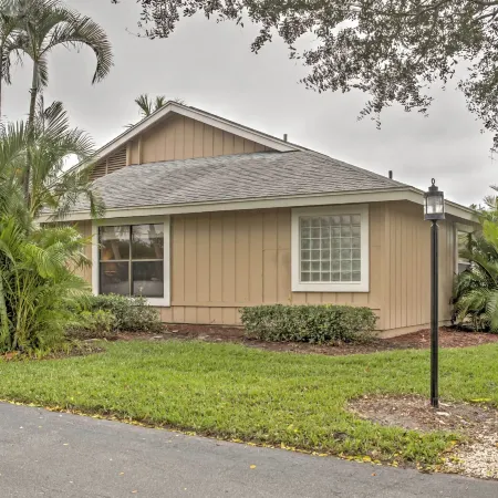 'Sand Dollar' Jenson Beach Home w/ Pool Access!