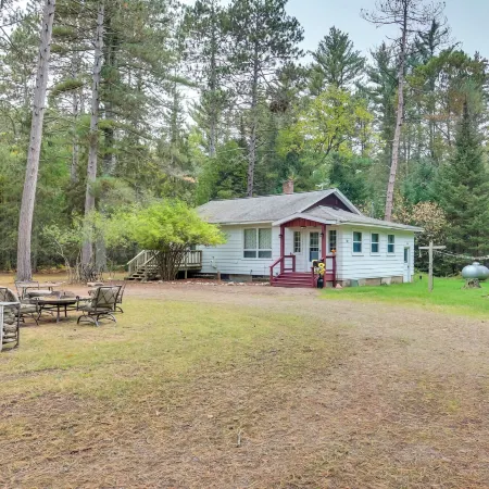 Peaceful Saint Germain Home w/ Fire Pit!