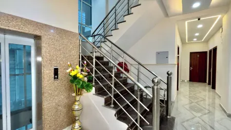 Hotel The Tusk Отели рядом с достопримечательностью «Vishnu Ghat»