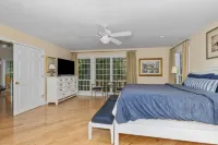 100 Private Beach Frontage on LK MI Hot Tub - Villas