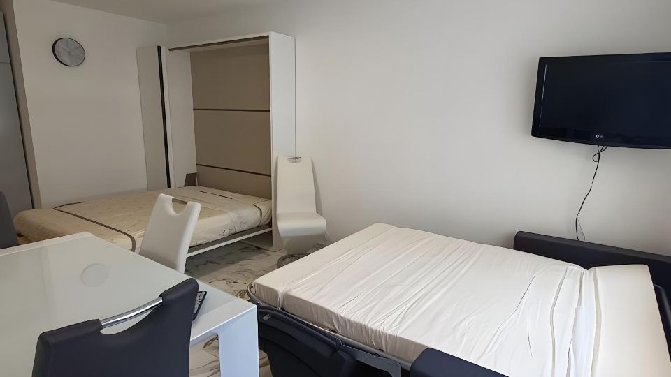 Casa Bella Vita - Beachfront studio apartment