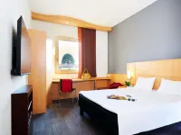 Ibis Como Hotels in Montano Lucino