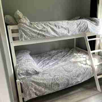 Delightful 2 Bedroom Welsh Chalet, situated between Snowdonia and Caernarfon. Rooms