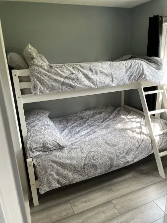 Delightful 2 Bedroom Welsh Chalet, situated between Snowdonia and Caernarfon.