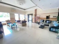Lilianto Hotel Polewali Mitra RedDoorz - parkir