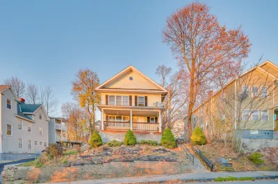 距市中心和帕拉迪奧1英里：伍斯特度假屋！ Lambda Chi Alpha附近的飯店