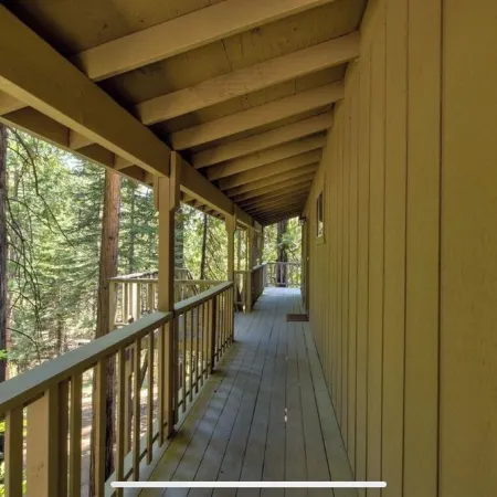 Gorgeous 3 bedroom cabin with Garage parking and Tesla supercharger close by