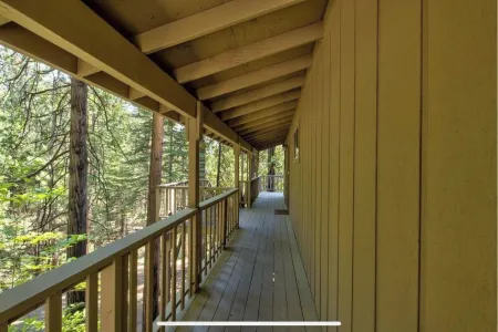 Gorgeous 3 bedroom cabin with Garage parking and Tesla supercharger close by