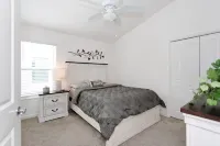 Spacious Living and Close to Golf Courses - Charming Sunny Villa