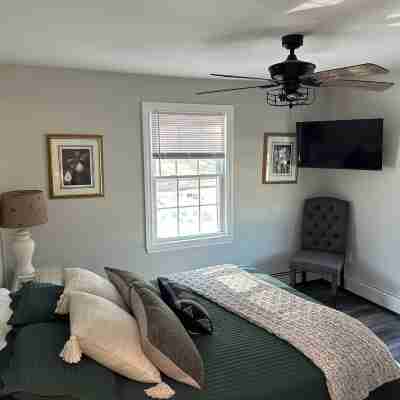 Cozy 2-bedroom apartment in delightful Greenwood Lake with AC, WiFi Rooms