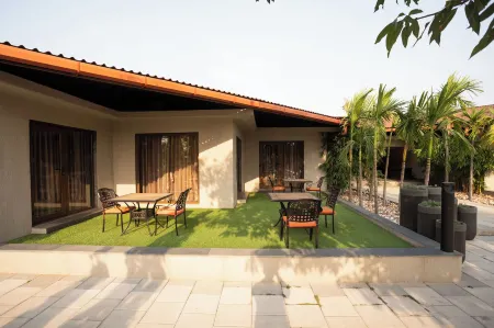 Treat Resort Silvassa Отели рядом с достопримечательностью «Athal»