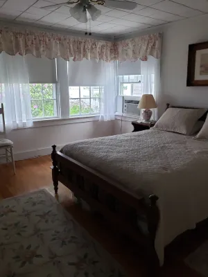 Little Gem with stunning water view of Great Bay and 1/4 mile from Bristol Beach
