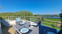 Apartment with Cher river view, 4/6 people, south Tours + parking and terrace Hotels in Saint-Avertin
