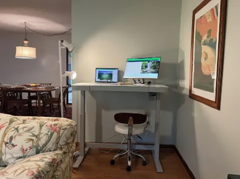 Cheerful Mid Century 3/2 Hideaway in Brevard